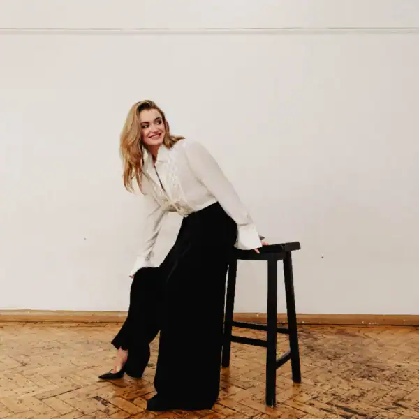 Anna Rose O'Sullivan wearing Aimee Joyce London, photograph 16